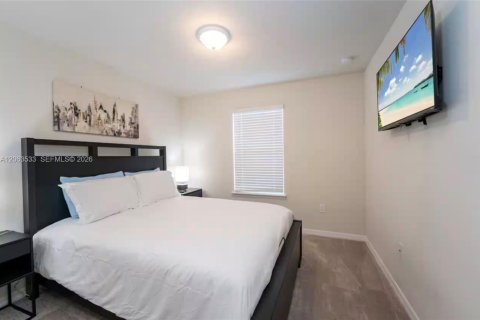 Touwnhouse à vendre à Davenport, Floride: 5 chambres, 213.02 m2 № 2275070 - photo 4