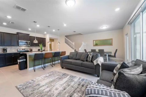 Touwnhouse à vendre à Davenport, Floride: 5 chambres, 213.02 m2 № 2275070 - photo 13