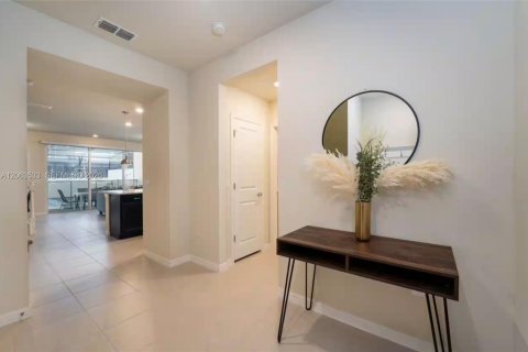 Touwnhouse à vendre à Davenport, Floride: 5 chambres, 213.02 m2 № 2275070 - photo 9