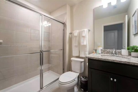Touwnhouse à vendre à Davenport, Floride: 5 chambres, 213.02 m2 № 2275070 - photo 17