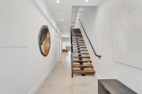 Townhouse in Fort Lauderdale, Florida 3 bedrooms, 268.3 sq.m. № 2344479 - photo 13