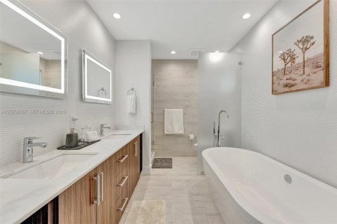 Townhouse in Fort Lauderdale, Florida 3 bedrooms, 268.3 sq.m. № 2344479 - photo 17