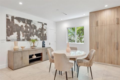 Townhouse in Fort Lauderdale, Florida 3 bedrooms, 268.3 sq.m. № 2344479 - photo 11