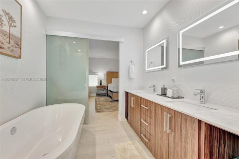 Townhouse in Fort Lauderdale, Florida 3 bedrooms, 268.3 sq.m. № 2344479 - photo 19