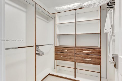 Townhouse in Fort Lauderdale, Florida 3 bedrooms, 268.3 sq.m. № 2344479 - photo 20