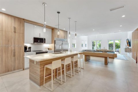 Townhouse in Fort Lauderdale, Florida 3 bedrooms, 268.3 sq.m. № 2344479 - photo 6