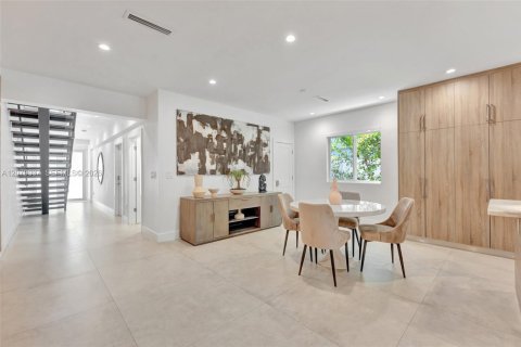 Townhouse in Fort Lauderdale, Florida 3 bedrooms, 268.3 sq.m. № 2344479 - photo 4