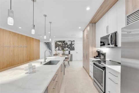 Townhouse in Fort Lauderdale, Florida 3 bedrooms, 268.3 sq.m. № 2344479 - photo 7