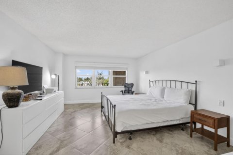 Condo in Lauderdale-by-the-Sea, Florida, 2 bedrooms № 2078103 - photo 30