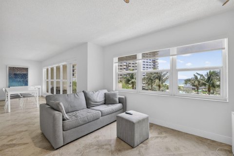 Condo in Lauderdale-by-the-Sea, Florida, 2 bedrooms № 2078103 - photo 19