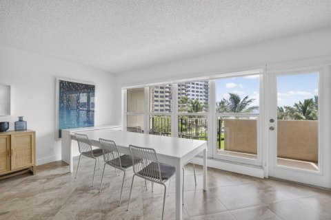 Condo in Lauderdale-by-the-Sea, Florida, 2 bedrooms № 2078103 - photo 15