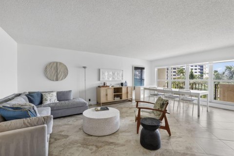 Condo in Lauderdale-by-the-Sea, Florida, 2 bedrooms № 2078103 - photo 12