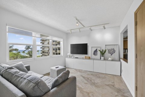 Condo in Lauderdale-by-the-Sea, Florida, 2 bedrooms № 2078103 - photo 17