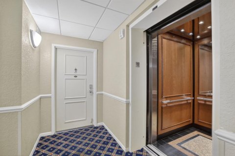 Condo in Lauderdale-by-the-Sea, Florida, 2 bedrooms № 2078103 - photo 10