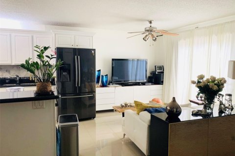 Townhouse in West Palm Beach, Florida 3 bedrooms, 157.38 sq.m. № 1891718 - photo 3
