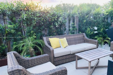 Townhouse in West Palm Beach, Florida 3 bedrooms, 157.38 sq.m. № 1891718 - photo 13