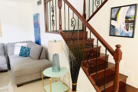 Townhouse in West Palm Beach, Florida 3 bedrooms, 157.38 sq.m. № 1891718 - photo 8