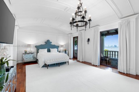 House in Miami Beach, Florida 5 bedrooms, 648.18 sq.m. № 1863835 - photo 9