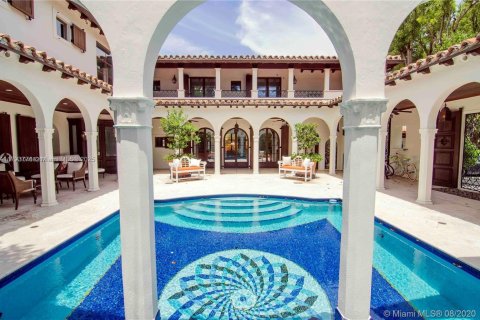 House in Miami Beach, Florida 5 bedrooms, 648.18 sq.m. № 1863835 - photo 3