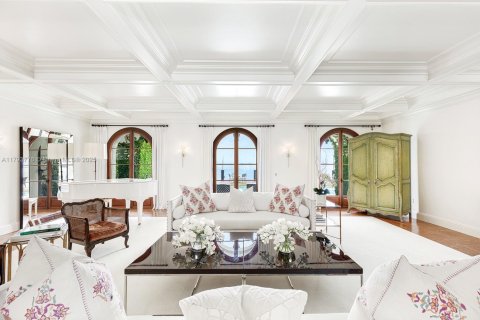 House in Miami Beach, Florida 5 bedrooms, 648.18 sq.m. № 1863835 - photo 5