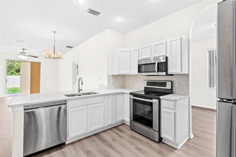 Villa ou maison à louer à Tampa, Floride: 3 chambres, 142.88 m2 № 2110870 - photo 5