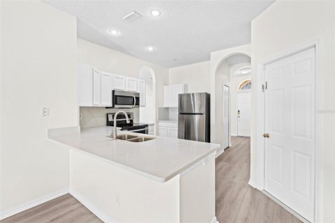 Villa ou maison à louer à Tampa, Floride: 3 chambres, 142.88 m2 № 2110870 - photo 4