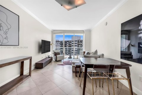 Condo in Miami, Florida, 2 bedrooms  № 2040009 - photo 10