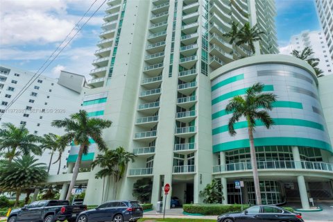 Condo in Miami, Florida, 2 bedrooms  № 2040009