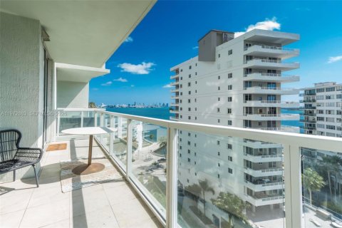 Condo in Miami, Florida, 2 bedrooms  № 2040009 - photo 4