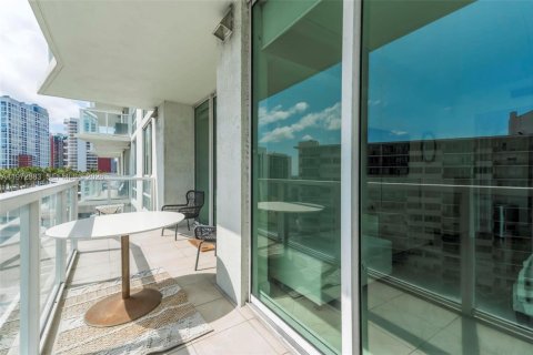 Condo in Miami, Florida, 2 bedrooms  № 2040009 - photo 7