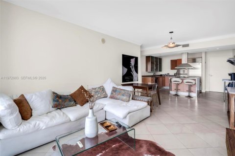 Condo in Miami, Florida, 2 bedrooms  № 2040009 - photo 13