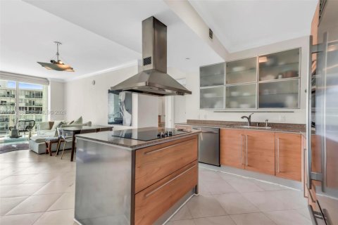 Condo in Miami, Florida, 2 bedrooms  № 2040009 - photo 20