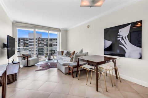 Condo in Miami, Florida, 2 bedrooms  № 2040009 - photo 8