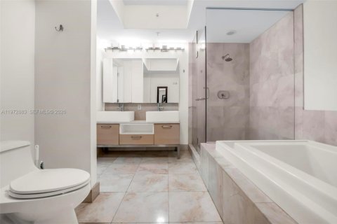 Condo in Miami, Florida, 2 bedrooms  № 2040009 - photo 29