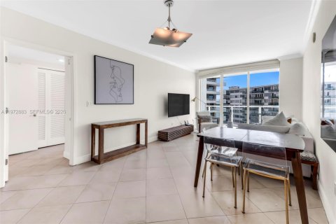 Condo in Miami, Florida, 2 bedrooms  № 2040009 - photo 11