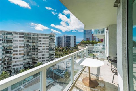Condo in Miami, Florida, 2 bedrooms  № 2040009 - photo 6