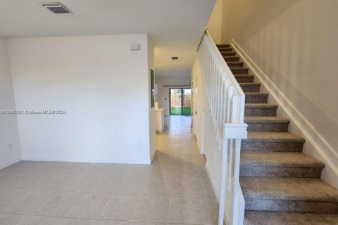 Снять в аренду таунхаус в Хомстед, Флорида 3 спальни, № 2016023 - фото 6