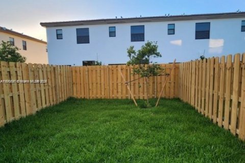 Снять в аренду таунхаус в Хомстед, Флорида 3 спальни, № 2016023 - фото 11