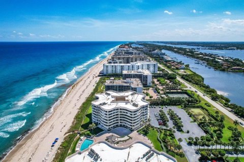 Condo in Palm Beach, Florida, 2 bedrooms  № 736640 - photo 1