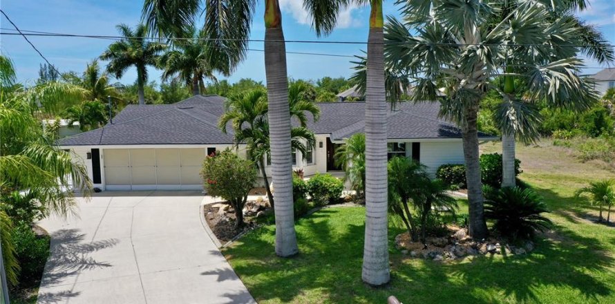 Casa en Port Charlotte, Florida 3 dormitorios, 225.94 m2 № 2113435