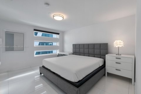 Condominio en venta en Miami, Florida, 3 dormitorios, 396.14 m2 № 1841228 - foto 23