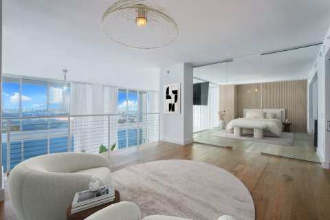 Condominio en venta en Miami, Florida, 3 dormitorios, 396.14 m2 № 1841228 - foto 13