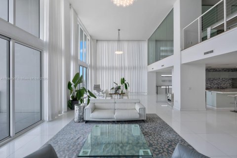 Condominio en venta en Miami, Florida, 3 dormitorios, 396.14 m2 № 1841228 - foto 7
