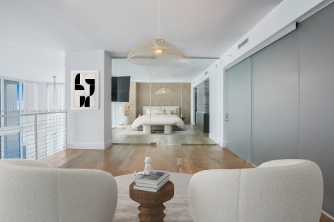 Condominio en venta en Miami, Florida, 3 dormitorios, 396.14 m2 № 1841228 - foto 15