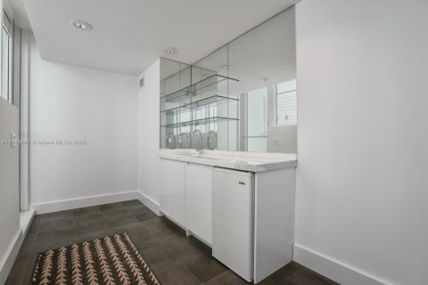 Condominio en venta en Miami, Florida, 3 dormitorios, 396.14 m2 № 1841228 - foto 24