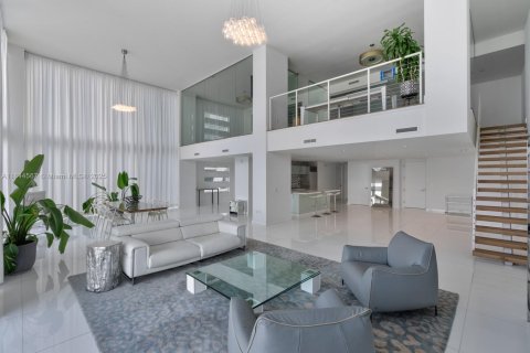 Condominio en venta en Miami, Florida, 3 dormitorios, 396.14 m2 № 1841228 - foto 3
