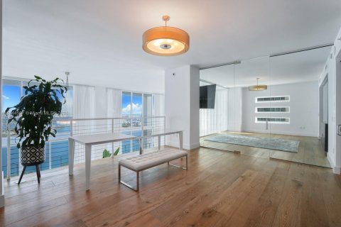 Condominio en venta en Miami, Florida, 3 dormitorios, 396.14 m2 № 1841228 - foto 17