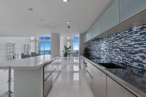 Condominio en venta en Miami, Florida, 3 dormitorios, 396.14 m2 № 1841228 - foto 10