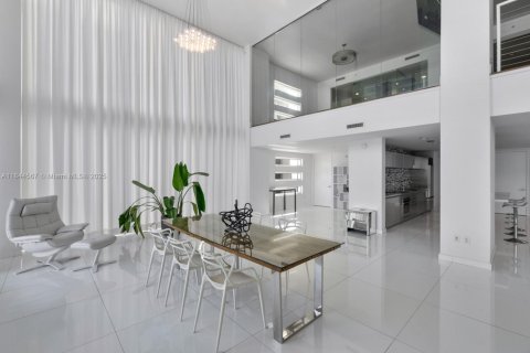 Condominio en venta en Miami, Florida, 3 dormitorios, 396.14 m2 № 1841228 - foto 8