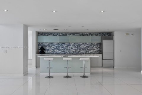 Condominio en venta en Miami, Florida, 3 dormitorios, 396.14 m2 № 1841228 - foto 11